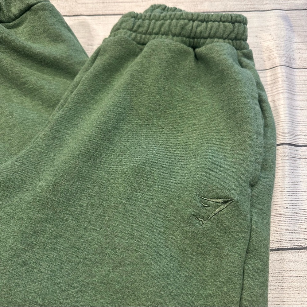 🦈Women’s Gymshark heavyweight terry joggers size XS🦈